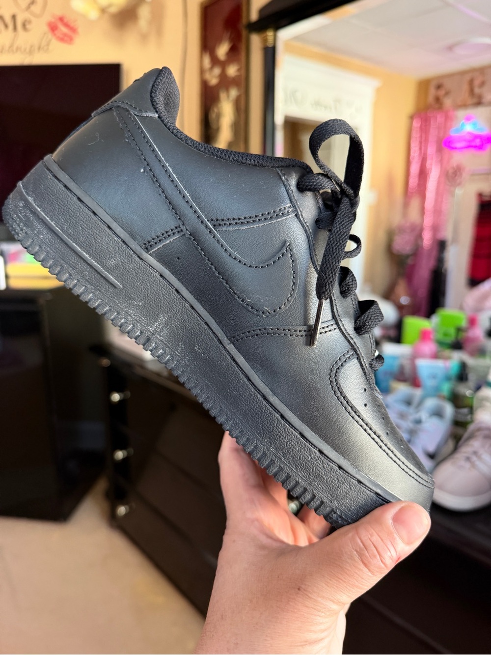 Men's Black Leather Low-Top Sneaker with Cushioned Sole - Picture 4 of 9